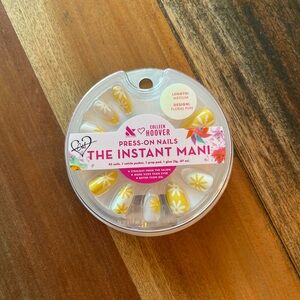 NEW Olive & June x Colleen Hoover press on nails